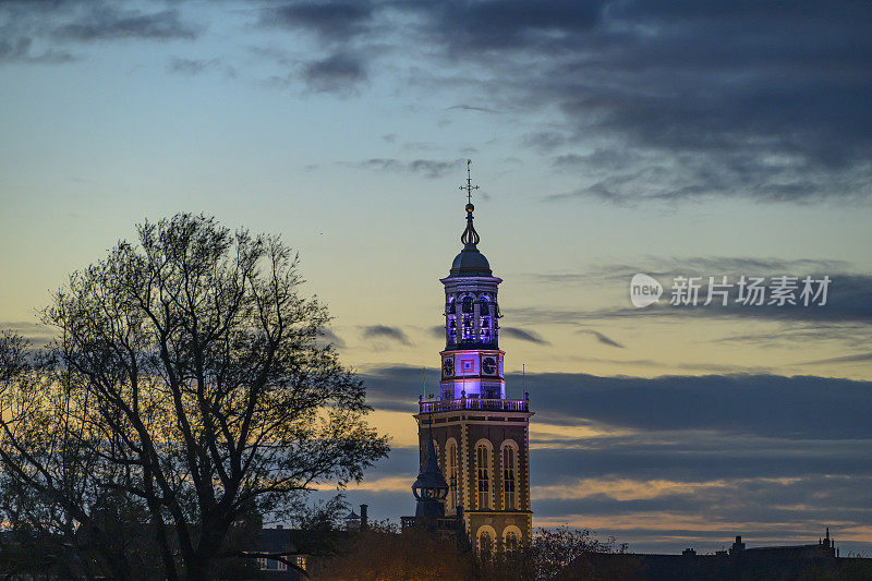 秋天夕阳下的Kampen Nieuwe Toren